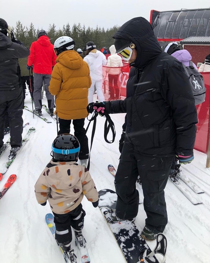 Snowboard med dottern i Branäs